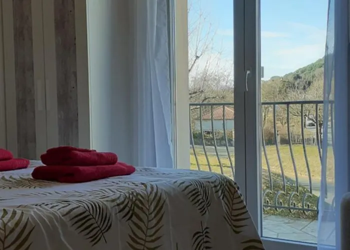 Alojamento de Acomodação e Pequeno-almoço Domaine Du Grezal 3*
